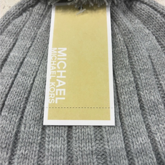 Michael Kors Gray Knit Pom Pom Beanie NWT - Picture 3 of 5